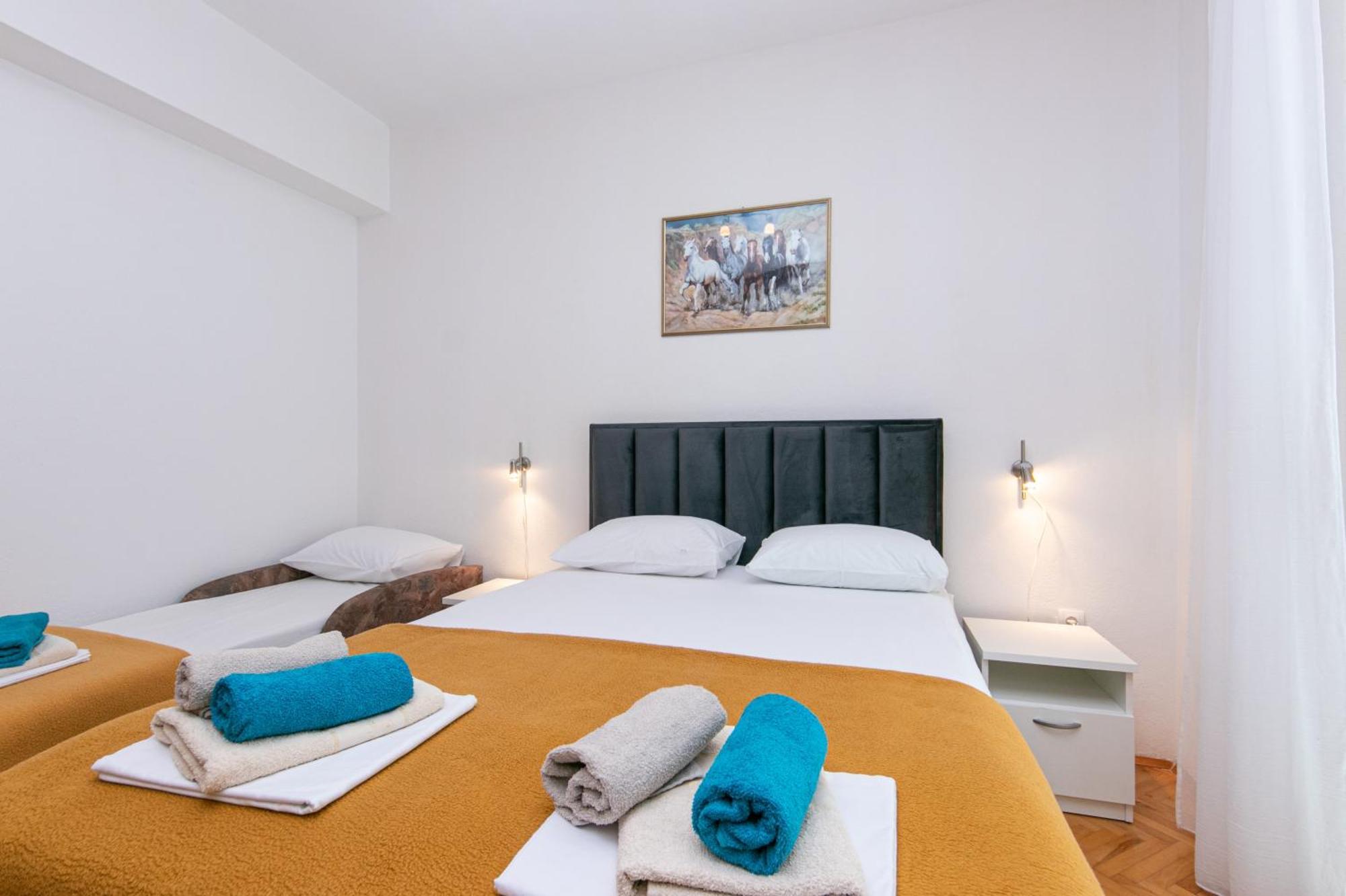 Apartments With A Parking Space Pisak, Omis - 5975 Exterior photo