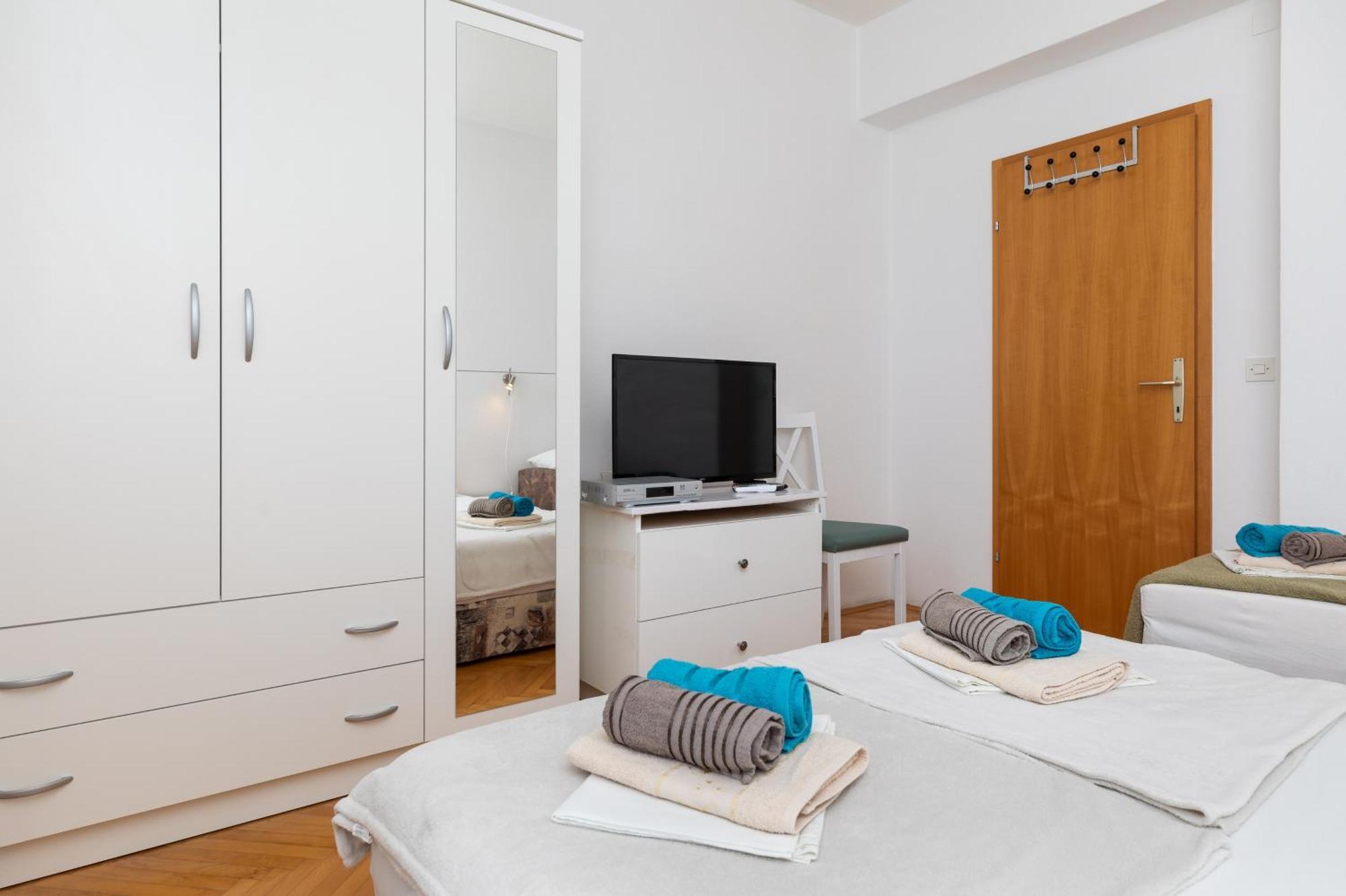 Apartments With A Parking Space Pisak, Omis - 5975 Room photo